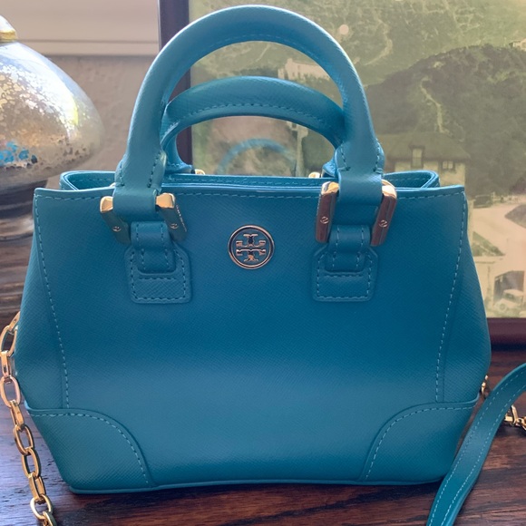 Tory Burch Handbags - MINI MINI MINI TORY BURCH PURSE!
